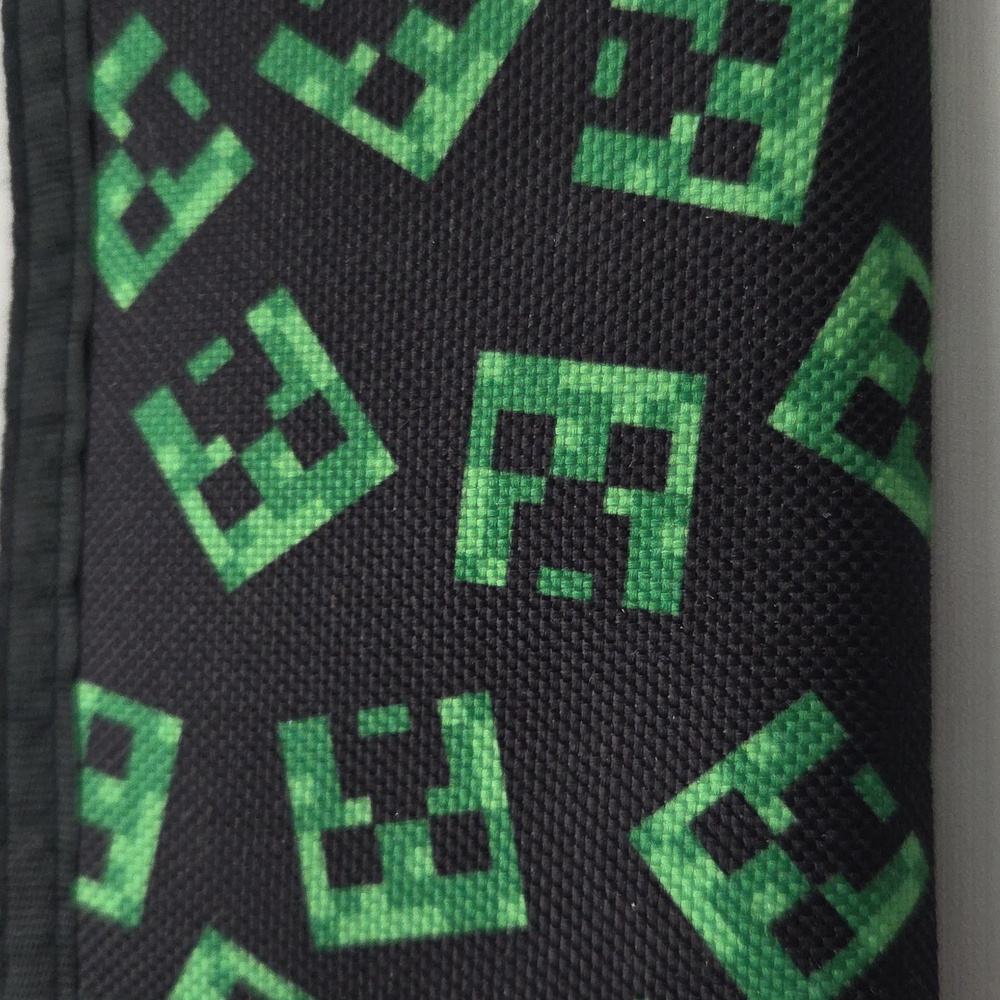 Minecraft Black Wallet with Green Pixel Design - Picture 6 of 6
